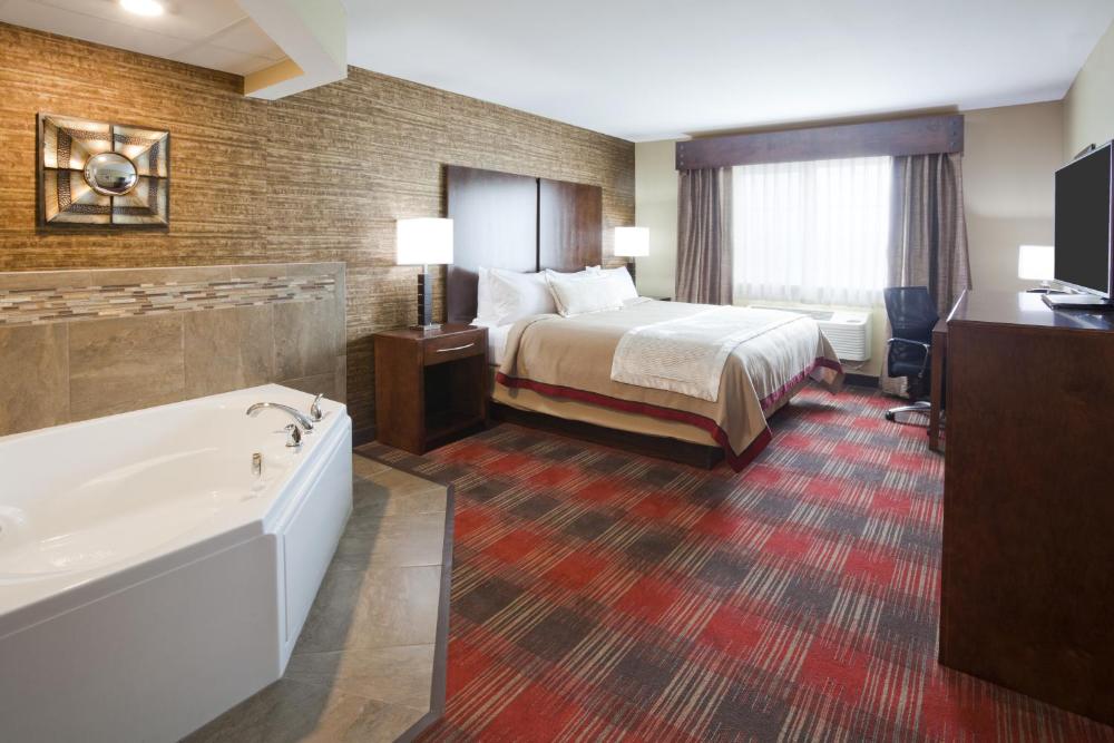 King Suite with Spa Bath interior